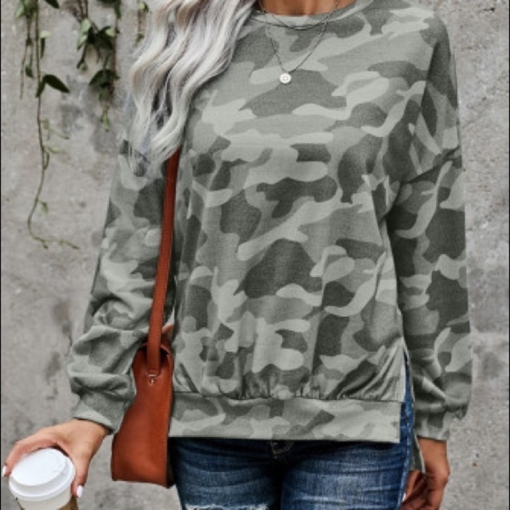 Hi-lo Hem Camouflage Sweater - Picture 6 of 7